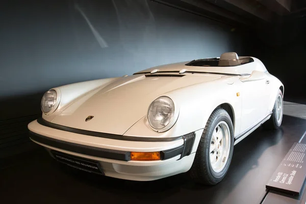 Dış ve Porsche Müzesi sergiler. — Stok fotoğraf