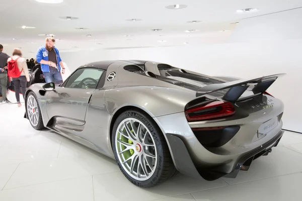 Außen und Exponate des Porsche Museums. — Stockfoto