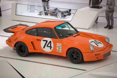 Dış ve Porsche Müzesi sergiler.