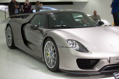 Dış ve Porsche Müzesi sergiler.