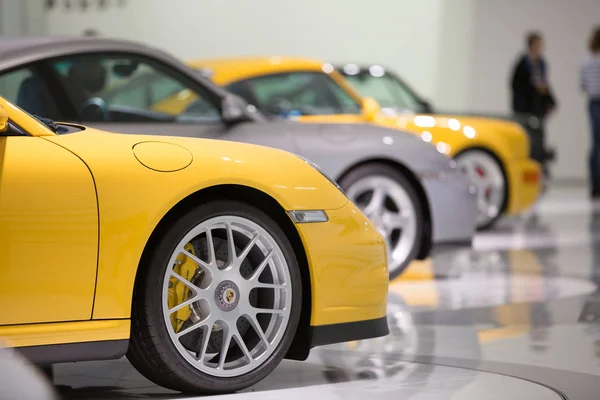 Extérieur et expositions du Musée Porsche . — Photo