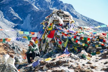 Katmandu, Nepal - 22 Aralık 2012: Sherpa dağ herhangi bir zamanda merkez kampına giderken ara.