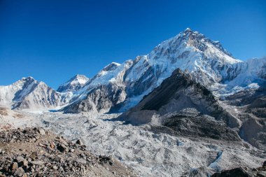 Şaşırtıcı Dağları Himalayalar - Nepal üzerinde.