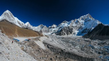 Şaşırtıcı Dağları Himalayalar - Nepal üzerinde.