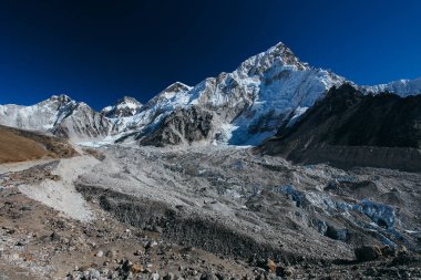 Şaşırtıcı Dağları Himalayalar - Nepal üzerinde.