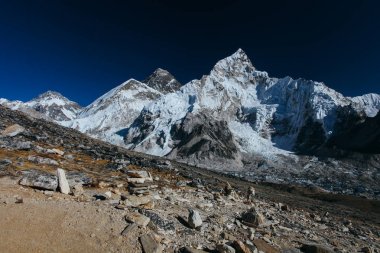 Şaşırtıcı Dağları Himalayalar - Nepal üzerinde.