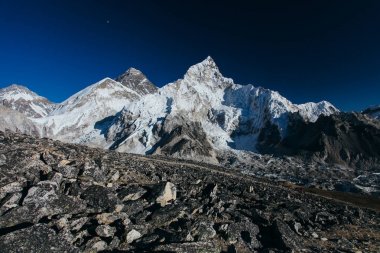 Şaşırtıcı Dağları Himalayalar - Nepal üzerinde.