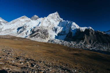 Şaşırtıcı Dağları Himalayalar - Nepal üzerinde.