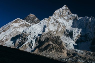 Şaşırtıcı Dağları Himalayalar - Nepal üzerinde.
