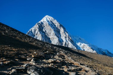 Şaşırtıcı Dağları Himalayalar - Nepal üzerinde.