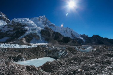 Şaşırtıcı Dağları Himalayalar - Nepal üzerinde.