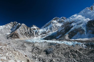 Şaşırtıcı Dağları Himalayalar - Nepal üzerinde.