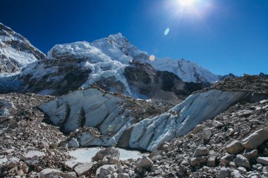 Şaşırtıcı Dağları Himalayalar - Nepal üzerinde.