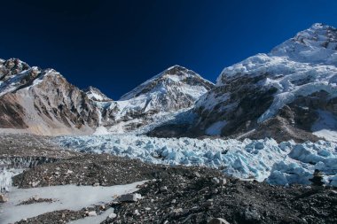Şaşırtıcı Dağları Himalayalar - Nepal üzerinde.