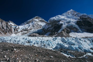 Şaşırtıcı Dağları Himalayalar - Nepal üzerinde.