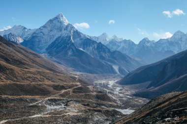 Şaşırtıcı Dağları Himalayalar - Nepal üzerinde.