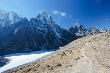 Şaşırtıcı Dağları Himalayalar - Nepal üzerinde.