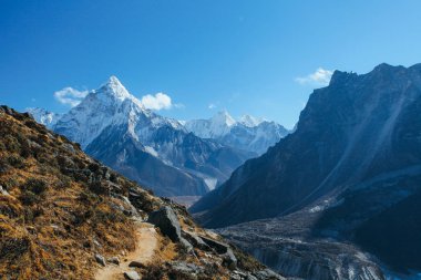 Şaşırtıcı Dağları Himalayalar - Nepal üzerinde.