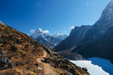 Şaşırtıcı Dağları Himalayalar - Nepal üzerinde.