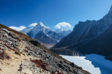 Şaşırtıcı Dağları Himalayalar - Nepal üzerinde.
