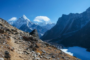 Şaşırtıcı Dağları Himalayalar - Nepal üzerinde.