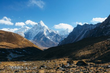 Şaşırtıcı Dağları Himalayalar - Nepal üzerinde.