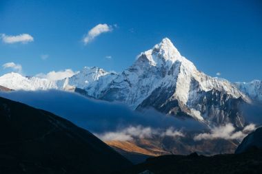 Şaşırtıcı Dağları Himalayalar - Nepal üzerinde.