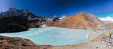 Şaşırtıcı Dağları Himalayalar - Nepal üzerinde.
