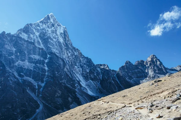 Şaşırtıcı Dağları Himalayalar - Nepal üzerinde.