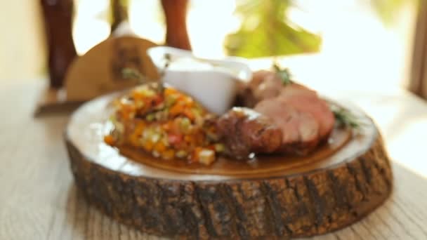 Cooked stake with sauce on the wooden plate — Stock Video