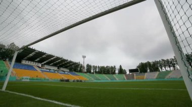 Futbol futbol Goalpost zaman aralıklı çekim - bulutlar yaz gün