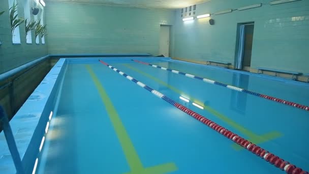 Escola vazia piscina sem pessoas — Vídeo de Stock