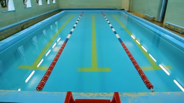 Piscina scuola vuota senza persone — Video Stock