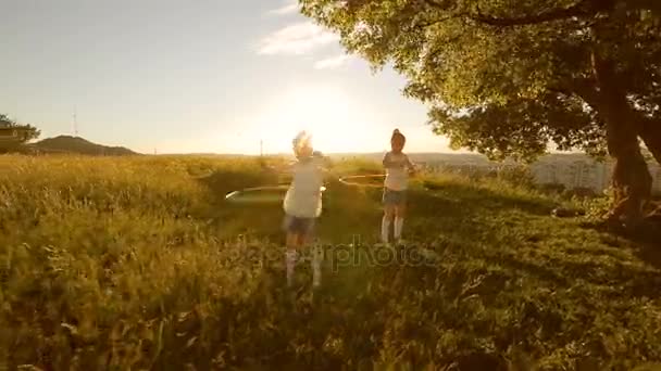 Two kids girls play with hula-hoop — Stock Video