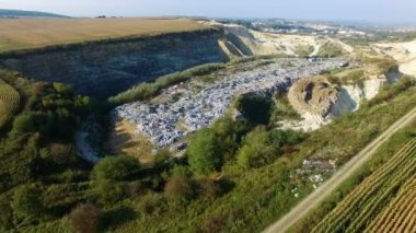 Çöp döküm gitmedenen tarım alanları yakın çevrede uçuyor. Havadan görünümü