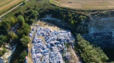 Büyük kokulu dökümü polutes tarım Mısır alan yakın air.