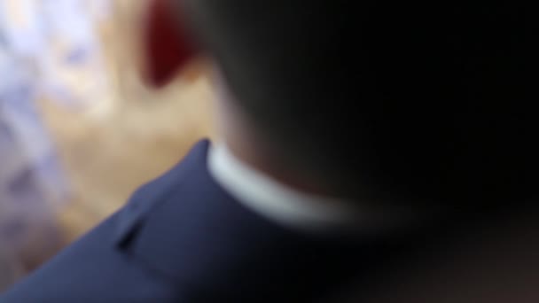 Young man looks at the watch before meeting and walks away. Hand with a clock close up. — Stock Video