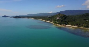 Tayland Samui adasının yakınındaki güzel dron görünümü