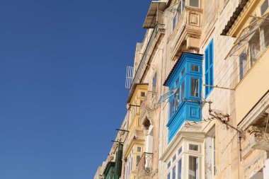 Malta'da renkli balkonlar