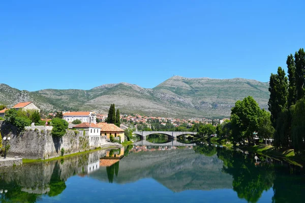 Trebinjica řeka v Trebinje, Bosna a Hercegovina — Stock fotografie