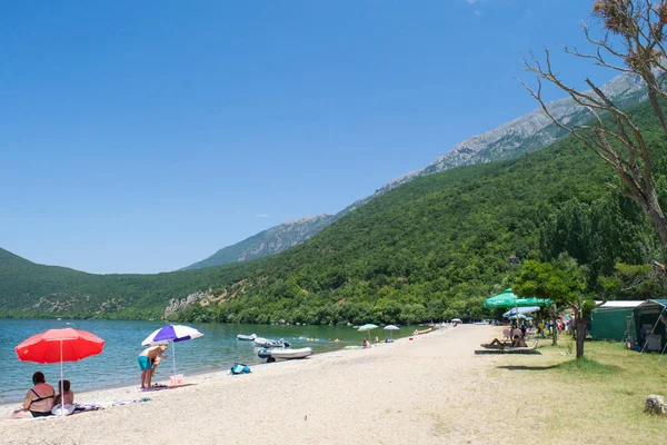 Ohrid Gölü kıyısında ljubanishta Plajı
