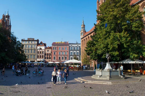 Torun Polônia Por Volta Setembro 2016 Pessoas Não Identificadas Caminham — Fotografia de Stock