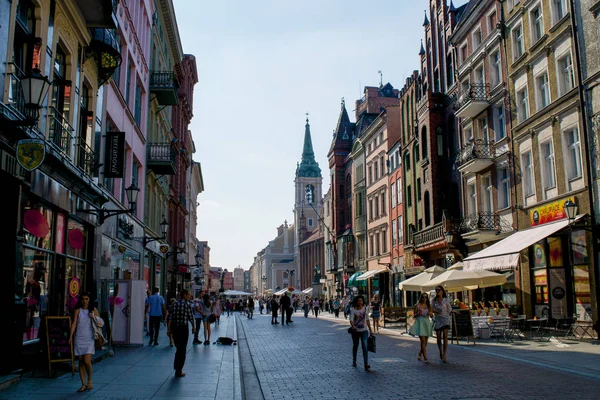 Torun Poland Circa September 2016 Unidentified Pedestrians Walk Szeroka Street — Stock Photo, Image