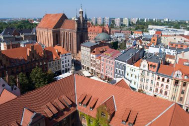 Torun, Polonya - Eylül 2016 yaklaşık: binalar ve çatıları eski şehir Pazar Meydanı, eski şehir merkezinde çevresinde