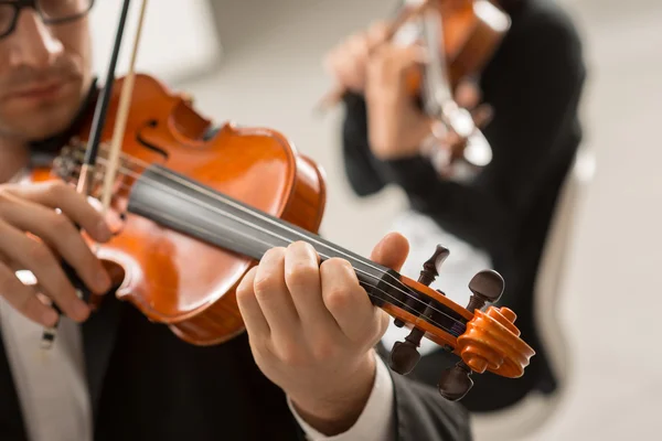 小提琴二重奏性能 — 图库照片