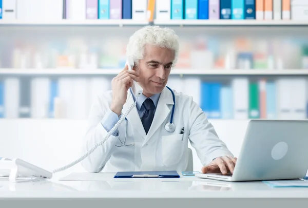 Confident doctor portrait — Stock Photo, Image