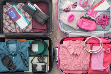 Bir gezi için bırakarak Çift