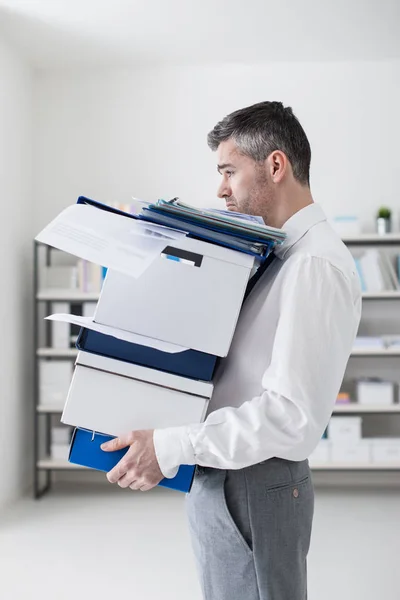 Frustrated businessman carrying boxes — Stock Photo, Image