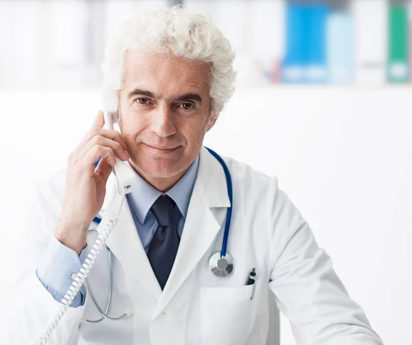Confident doctor portrait — Stock Photo, Image