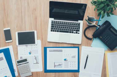 Dizüstü bilgisayar ile iş masaüstü